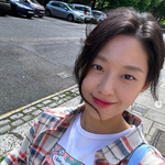 설현, 영국서 뽐낸 ‘여름 <b>바이브</b>’..청초한 ‘대학생 비주얼’ 과시