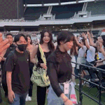 르세라핌 <b>지각</b>해놓고 왜