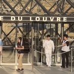 [군대] 네 거기 <b>루브르</b> 박물관이죠