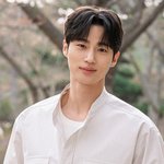 [조언부탁] 180 의사+살짝 탈모 VS 177 공기업 변우석