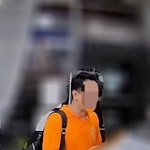 이야기 Y는 가게서 돈을 빌리는 <b>중년</b> 남성에 대한 제보를 받습니다.