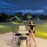 오프숄더 블랙 미니원피스 입고 각선미 자랑 “<b>활력</b>이 될 수 있기를”