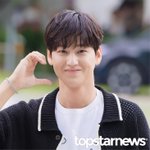 김범, ‘뽀짝 볼하트’ (<b>파워</b>타임 출근길) [HD포토]