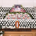 [댓글부탁해] [포토]故<b>현철</b>의 빈소, 가슴 먹먹한 분위기