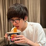 '원우' 생일 기념 라면 먹는 사진 올린 '호시'