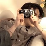 아니 노래방에서 폰을 왜보는거임?