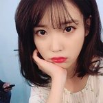 너네는 아이유 뭐 땜에 달라보이는 것 같아?