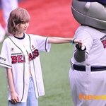 오늘자 <b>두산</b>시구 윈터 기사사진jpg