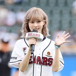 윈터는 <b>팬</b> 보정이 빠지니까 이질감이 <b>장난</b>아니네