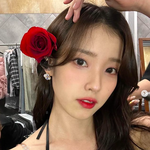 아이유, 시카고 빛낸 ‘<b>장미</b> 공주님’..“백만송이 <b>장미</b>를 피운 날”