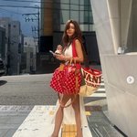 채정안, 몸보다 큰 <b>명품</b> 가방..뱀파이어 미모