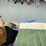 지하철 <b>두자리</b> 차지하는 할머니