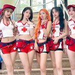 아이들 <b>적십자</b> 성상품화 논란 후 5천만원기부