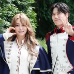 옥주현·김성식, 베르사유 <b>궁전</b>에서 나온 오스칼과 앙드레