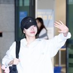 [현장포토] "<b>민낯</b>도 러블리~"...조유리, 깜찍한 손인사