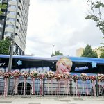 김채원 생일이라고 뉴욕 타임스퀘어 광고 <b>때림</b>