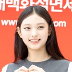 [현장포토] "이모습 저장해"…해린, 냥냥이 하트 디스패치 사진