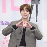 [단독] 슈퍼주니어 규현, <b>켄지</b> 손잡고 4월 컴백..명품 발라더의...