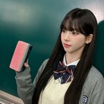 카리나, 교복 vs <b>과잠</b> 고를 수 있겠음?