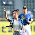 [포토] 나하은, 베어스 승리 기원 시구!