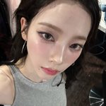 진짜 눈이 어케 이렇게 크냐