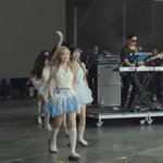 와 롤라팔루자 금발<b>리즈</b> 귀환이다… ㄹㅈㄷ