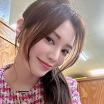 리지, 음주운전 자숙 후 복귀에 <b>SNS</b>도 활발..봄 기운 가득 미소