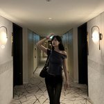 율희, 지인과 데이트~ 문신 드러낸 채 힙한 ‘삼남매 맘’ [DA]