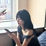 율희, 팔뚝 뒤덮은 18㎝ 타투…최민환과 이혼 후 더 힙해졌네