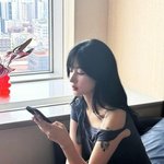 율희, 팔뚝 감싼 '18cm <b>타투</b>' 드러내고 데이트…다이어트하더니...
