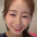 졸린 눈인 건 모르겠고 그냥 예쁜 여돌