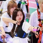 <b>설윤</b> 이 머리 붙임머리한거임??