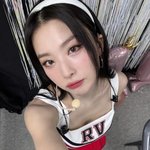 레드벨벳 슬기, 근접 <b>셀카</b>도 자신있어..데뷔 10주년에 물 오른...