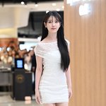 아이유 '백화점을 환하게 밝히는 순백 미모'[엑's HD포토]