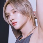 유료 <b>AI</b> 필터 돌린 것 같은 원빈 얼굴 상태