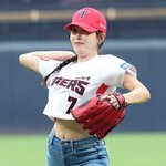 [포토] 강예원 시구에 빛고을 번쩍