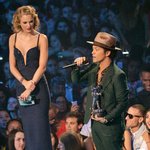 테일러스위프트. 그녀의 키의 위엄.