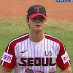 얼굴이 얼마나 좁으면