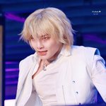 흑발+<b>은색</b> 브릿지로 염색한 JYP 남돌