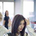 무대보다 공항에서 더 예쁜 것 같다는 여돌