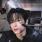 [댓글부탁해] 애들아 폰케이스 제일 <b>무난</b>한 건