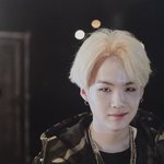 어거스트 디 첫 솔로앨범 8주년 <b>축하</b>해