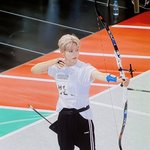 금발 <b>미남</b>이 화살 쏘는 거 보고 가라