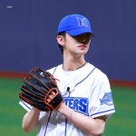 최강<b>야구</b> 시구 투바투 연준 남자친구스럽다