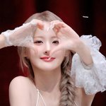 10대에 작곡가 데뷔했다가 지금은 여돌