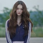 <b>엘라</b> 이쁘긴 하네