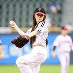 레드벨벳 아이린 ‘시구하는 냉미녀’ [<b>MK</b>포토]