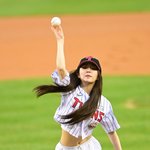 레드벨벳 아이린, 긴 머리 휘날리며 첫 시구[포토엔HD]