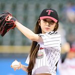 레드벨벳 아이린 ‘긴 생머리 청순 시구’ [<b>MK</b>포토]