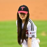 레드벨벳 아이린, <b>포수</b> 바라보며 사인 교환[포토엔HD]